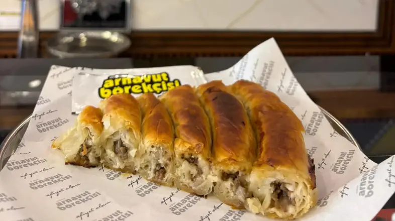 Kıymalı Kol Böreği